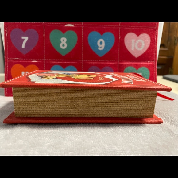 Vintage Valentine’s Day Retro Wind Up Music Box in A Book Shape NEW - Picture 5 of 8